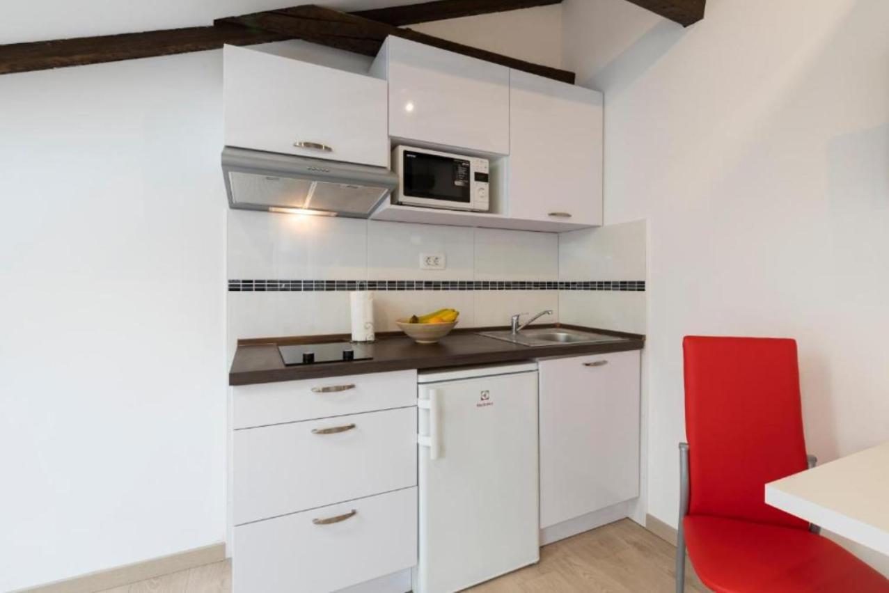 Central Apartments Пула Екстер'єр фото